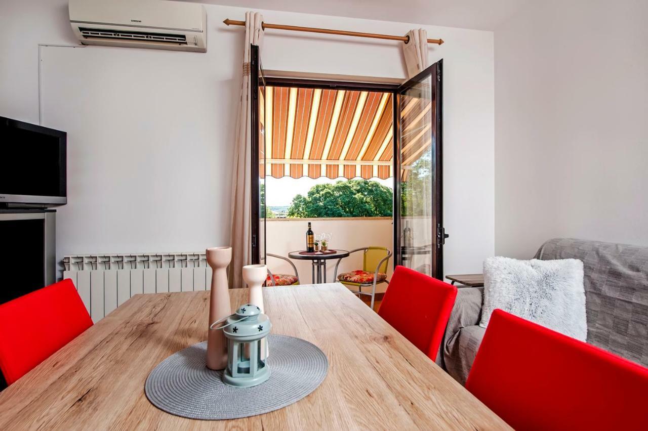 Apartman Lamanova โรวีน ภายนอก รูปภาพ