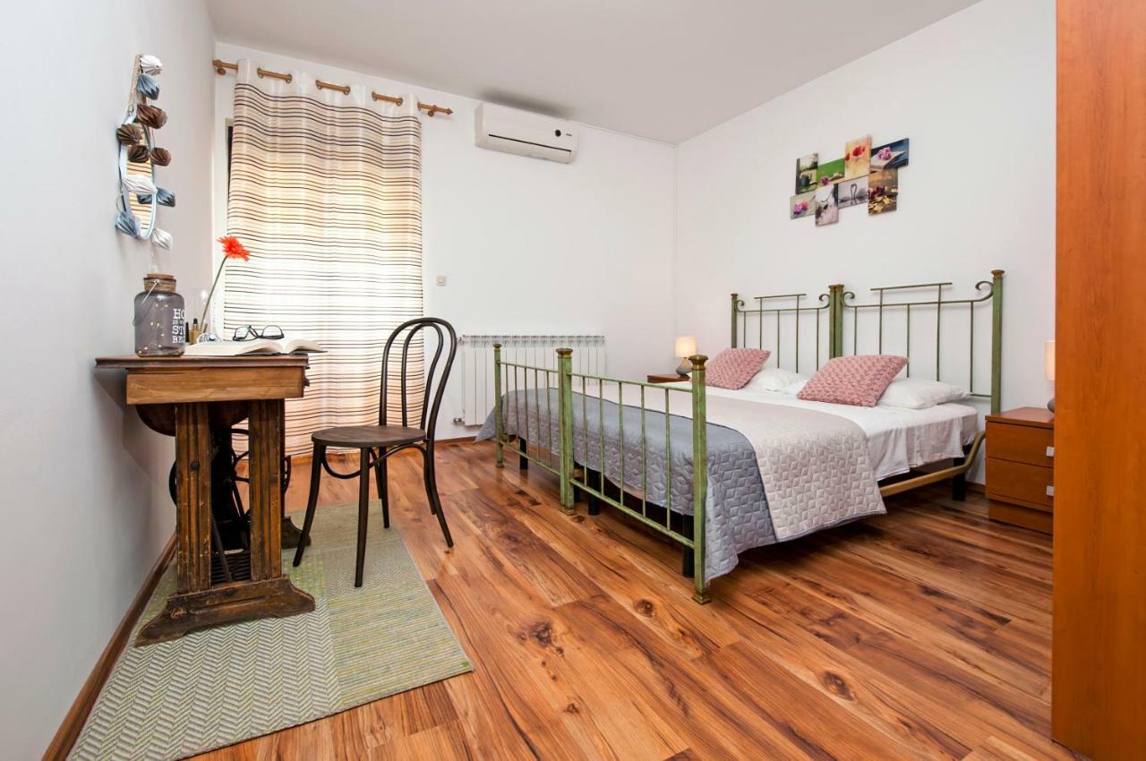 Apartman Lamanova โรวีน ภายนอก รูปภาพ